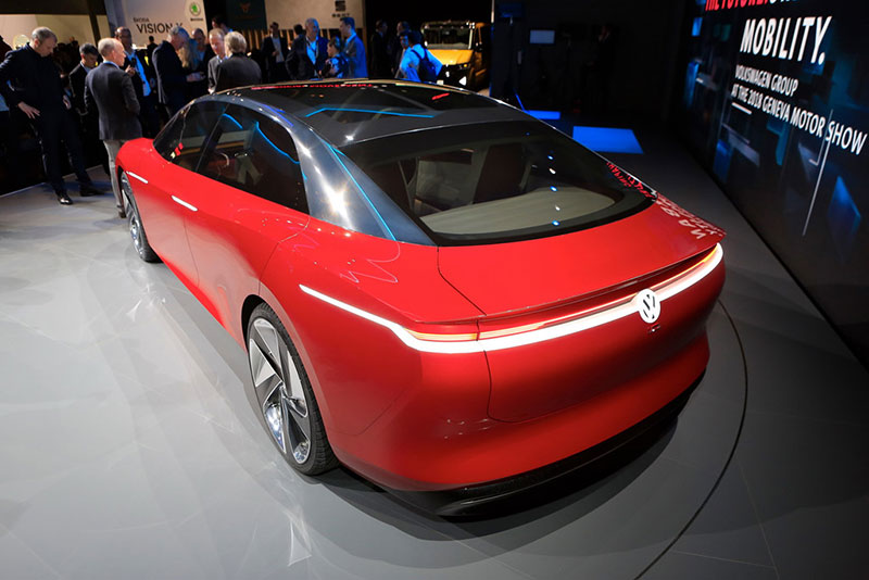 Siêu sedan không cần người lái Volkswagen ID Vizzion ra mắt